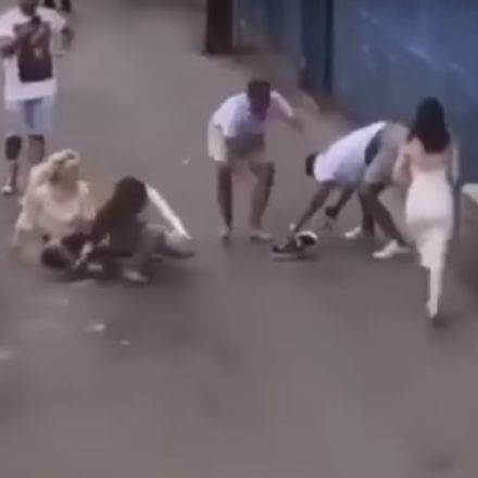 Vrouwen en homo's aan het vechten