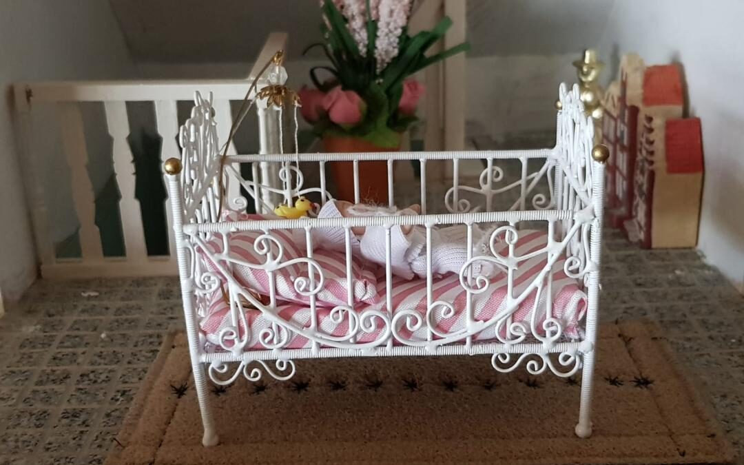 Vrouw gebruikt berenspray om baby te ontvoeren van moeder die ze had ontmoet op Facebook