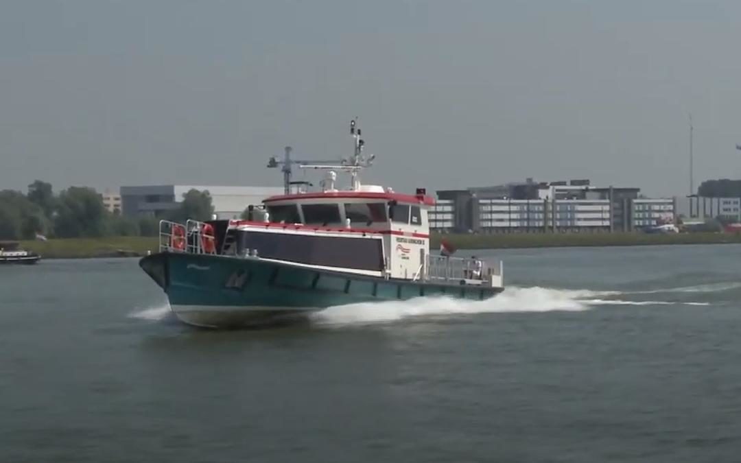 Brandweer pakt de veertaxi om brand te blussen
