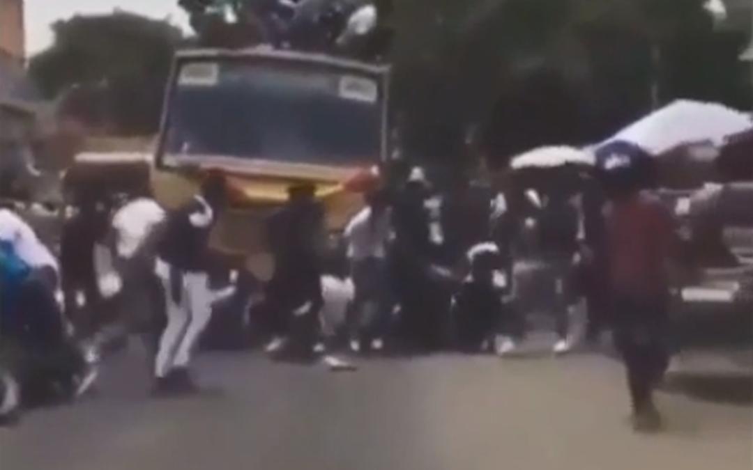 Remmen controleren van een bus