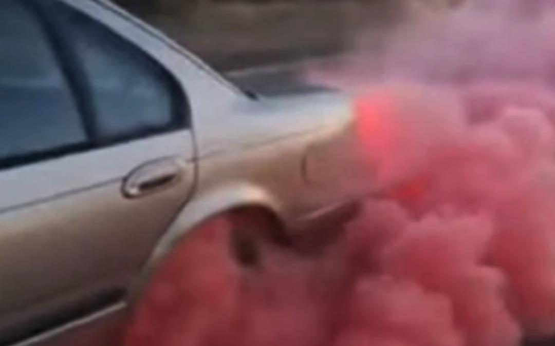 Gevaarlijke burnouts om geslacht baby bekend te maken
