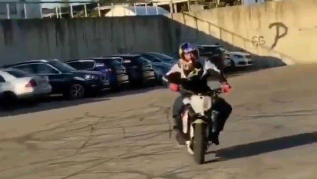 Je motor parkeren, maar dan anders